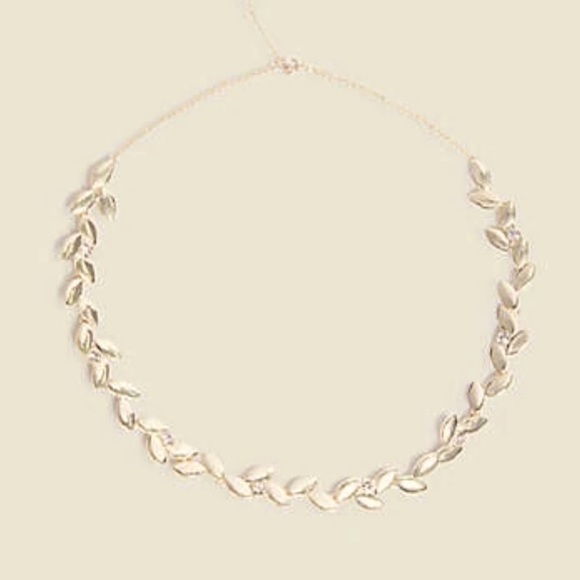 🌺 2/$20 Ann Taylor vine Leafed Statement Necklace gold like new - Picture 1 of 4